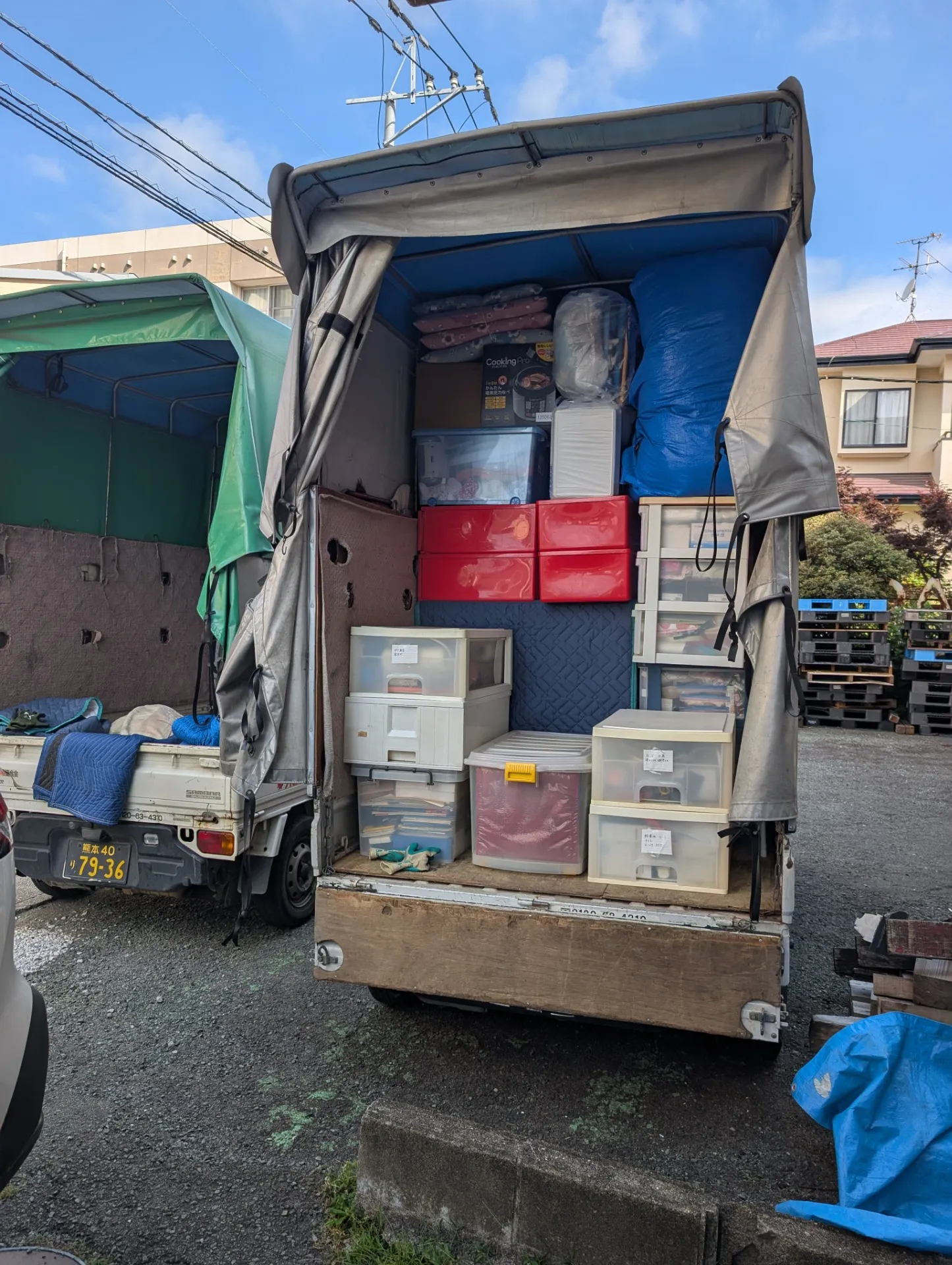 赤帽車は軽トラですが、かなり積めますよ。